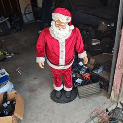 Holiday Time Life Size Animated Dancing Santa with Realistic Face
Track
Overview
