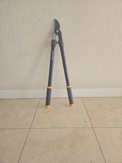 Fiskars 28 Inch Tree Trimming