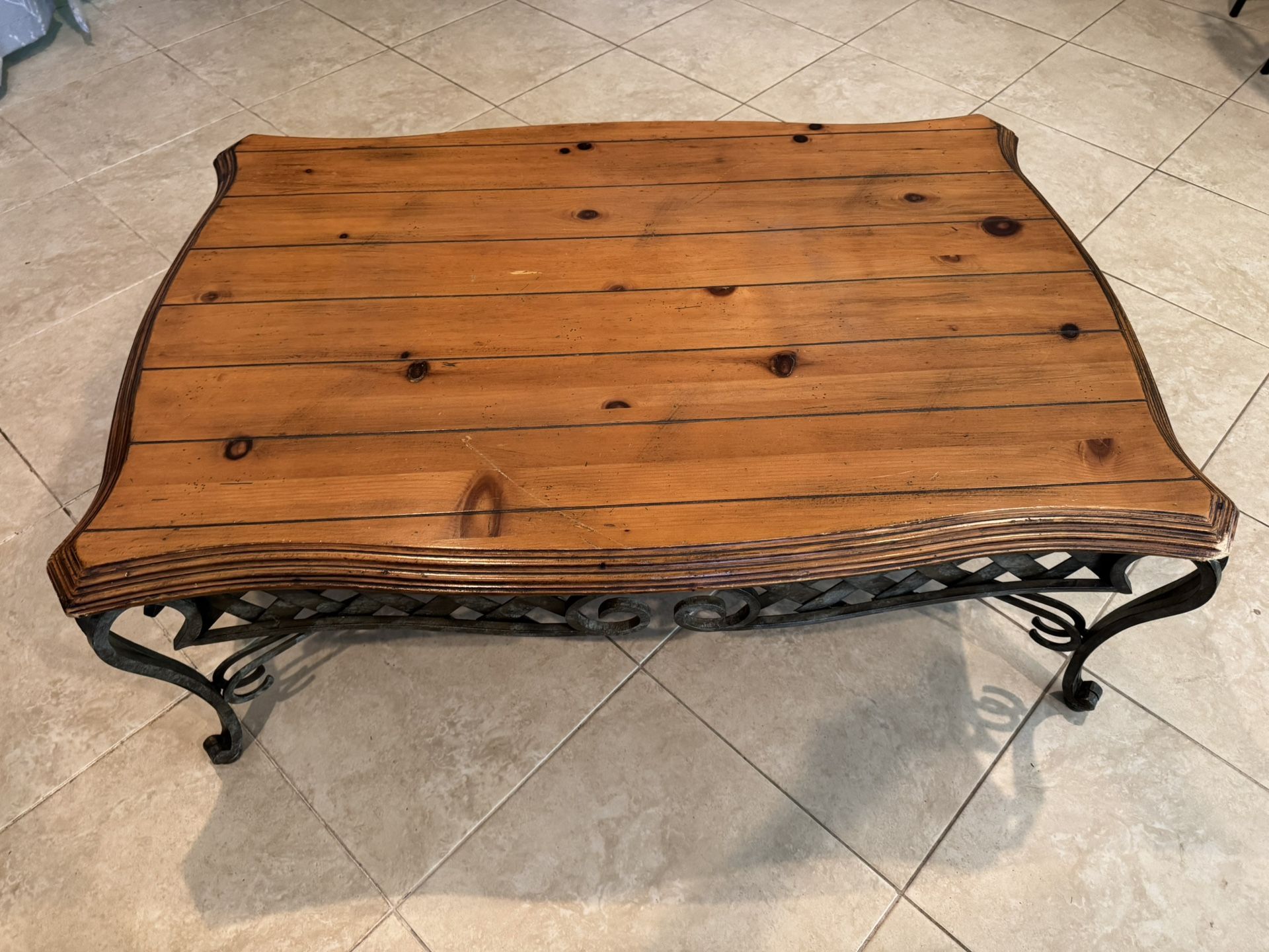 Must GO!! Coffee table