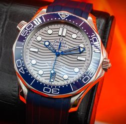 2018 Omega Seamaster Diver 300M 42MM Grey Dial Rubber Strap (210.32.42.20.06.001)