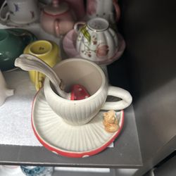 Starbuck Mug and kettle