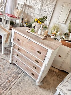 Dresser / Buffet / Bar