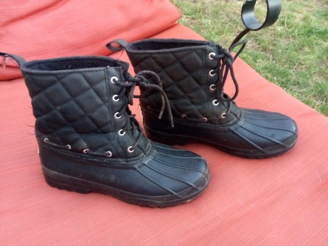 Woman's Black Boot, Sperry, Size 8