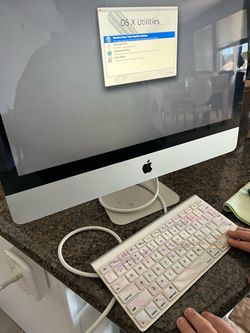 2009 Apple iMac A1311 21.5" intel core duo 3.06GHz 4GB RAM with MAC KEYBOARD + Magic Keyboard cover