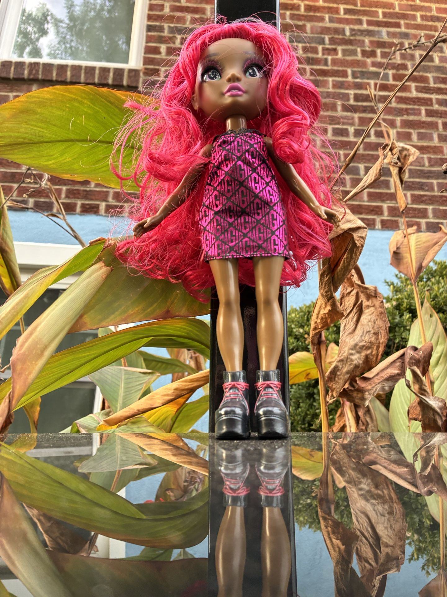 Rainbow High “Daria Roselyn”