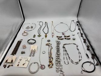 Big lot of fashion jewelry (over 30 pieces)