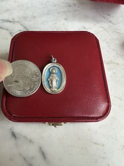 Vintage 925 Sterling silver , Virgin Mary pendant , w/ blue enamel background, marked STERLING , beautiful piece !