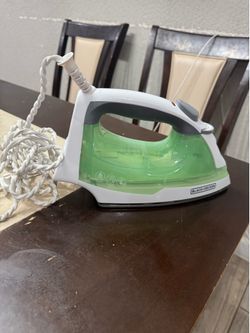 BLACK +DECKER