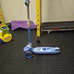 three-wheel kids' scooter