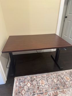 modern electric height-adjustable desk