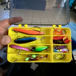 Bass Lures W/plano Box Spinnerbaits Crankbaits Spoons Nice  23 Lures