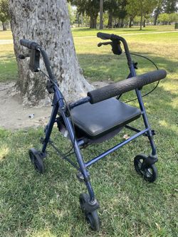 WALKER FOR ADULTS (ROLATOR)