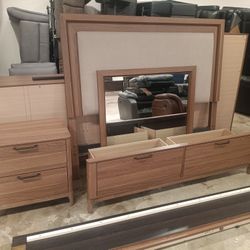 Lynn Bedroom Suite