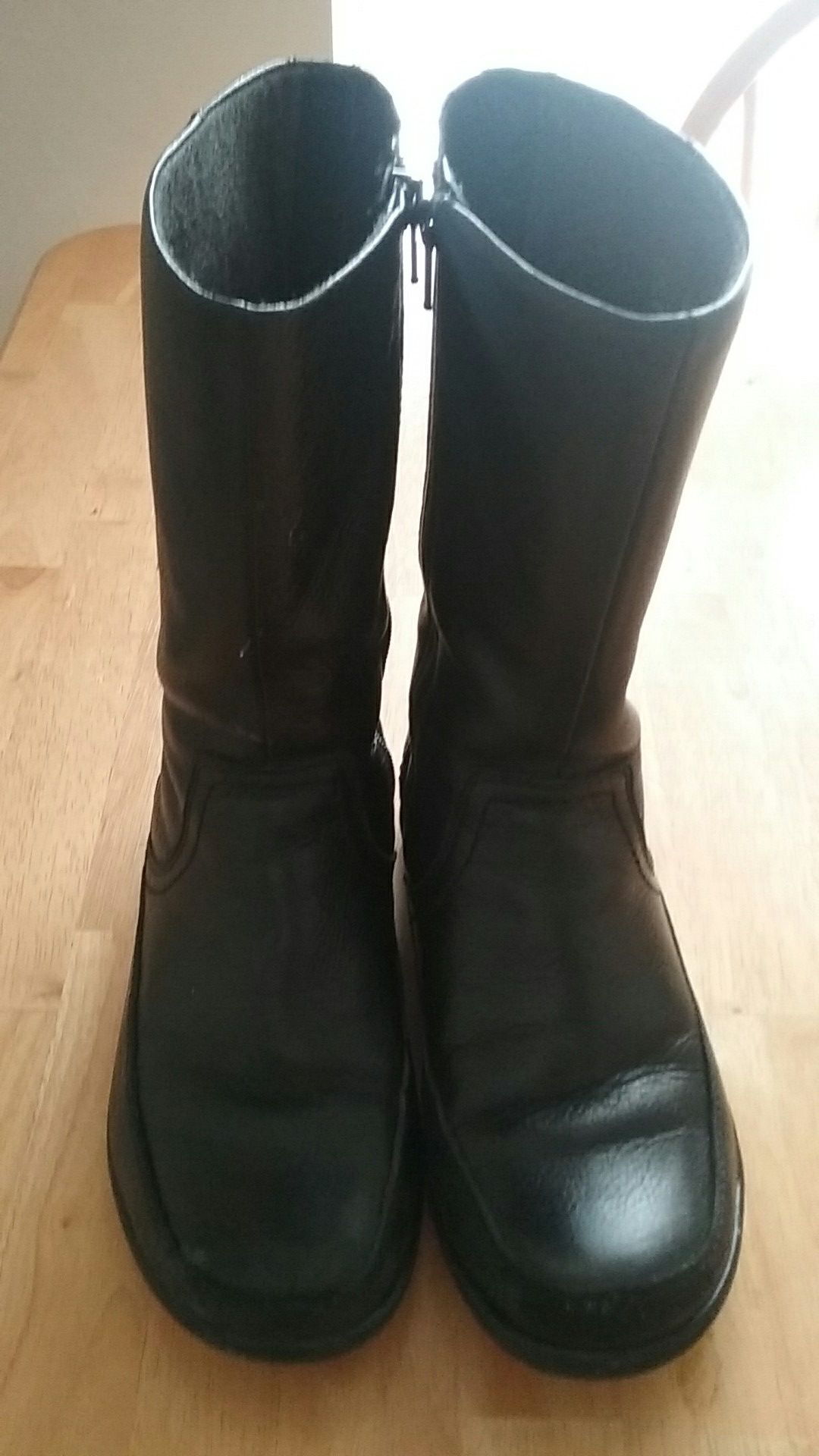 Clarks Women's boots, size 8,Clean and Good condition