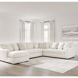 Brand New Elegant Comfy Ashley’s Chessington Sectional 