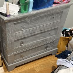 Gray 3-Drawer Dresser with Mirrored Top – Modern Glam