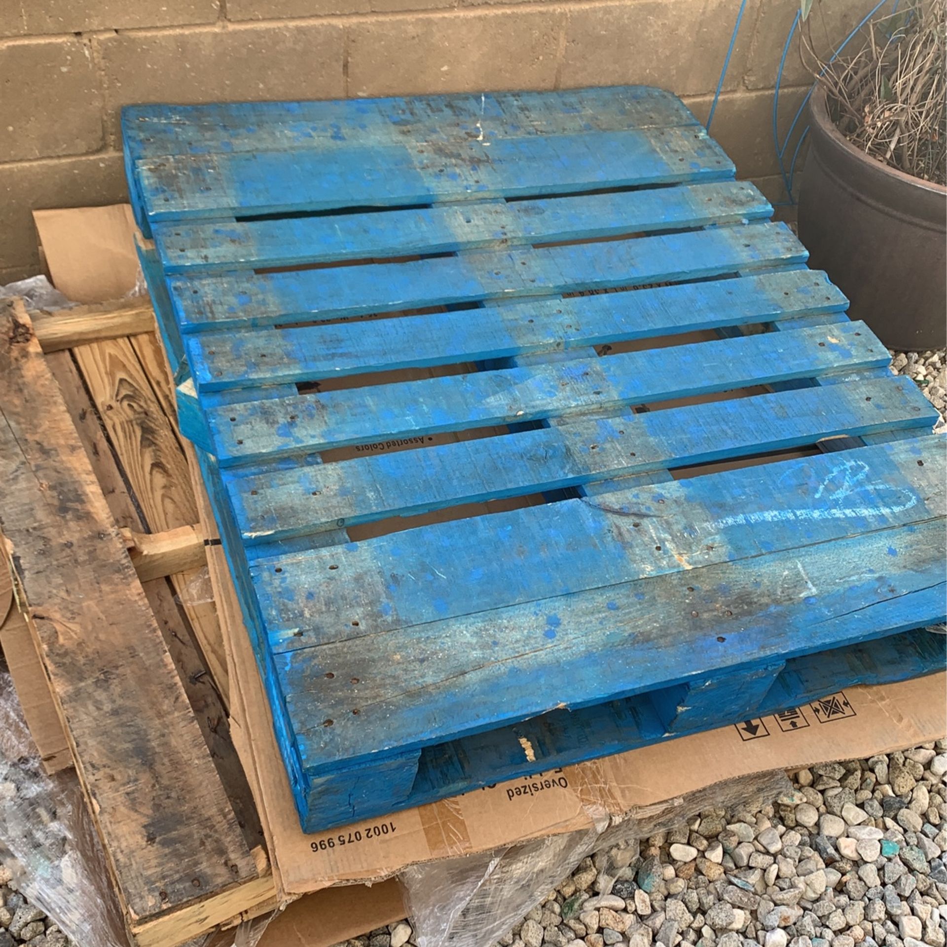 FREE Wood Pallets 2 Of Them