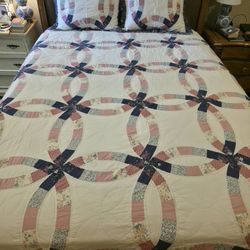 KING QUILT WITH SHAMS