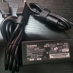Toshiba PA3468U-1ACA , 19V/3.95A Power Adapter