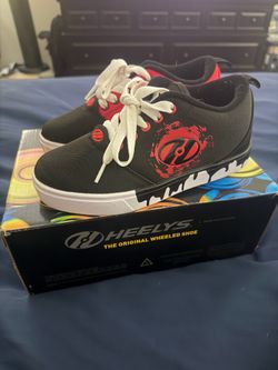 Heelys Kids Size 3 – Black/Red – Like New w/ Box & Wheels