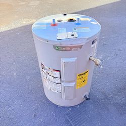 Ao smith Signature 100 38-Gallons Lowboy 4500-Watt Double Element Electric Water Heater...