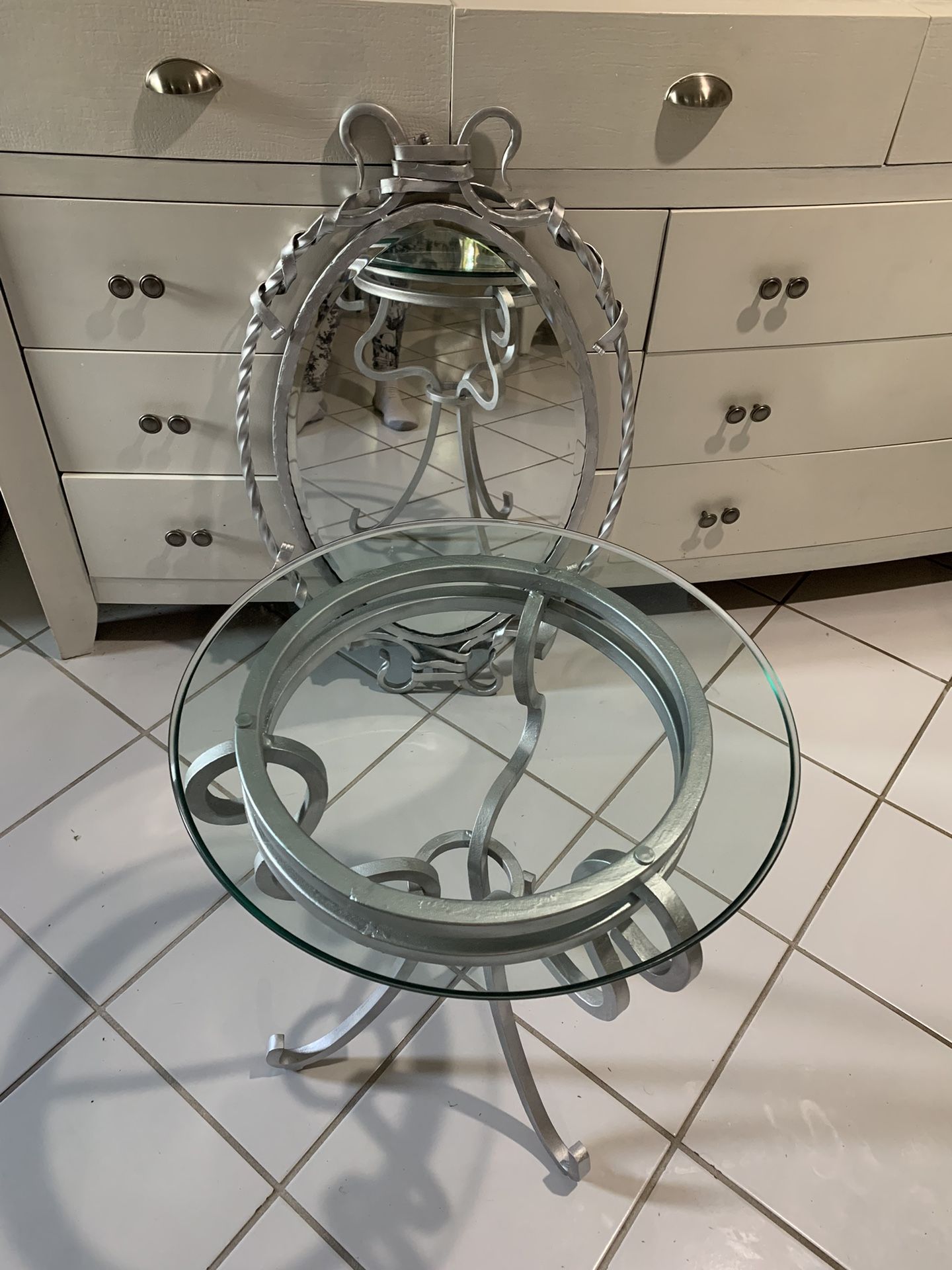 Beautiful console table with mirror . table: 24”H ,19”W / mirror 34”H,21”W