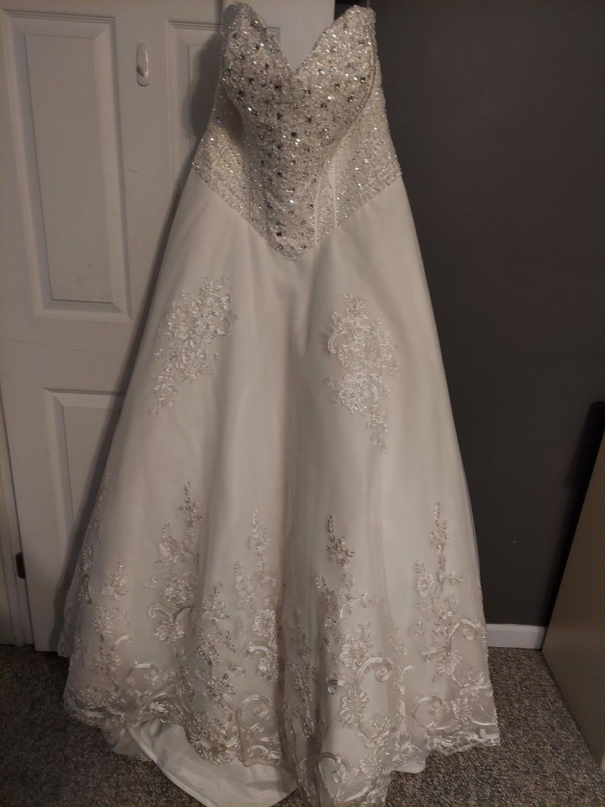 Wedding Gown Brand New Size 20 Free Shipping 