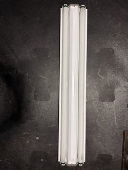 Fluorescent lights with base.