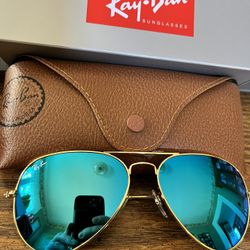Ray-Ban Aviators 58mm. Gold Frame With Bright Blue Mirror Lenses. 
