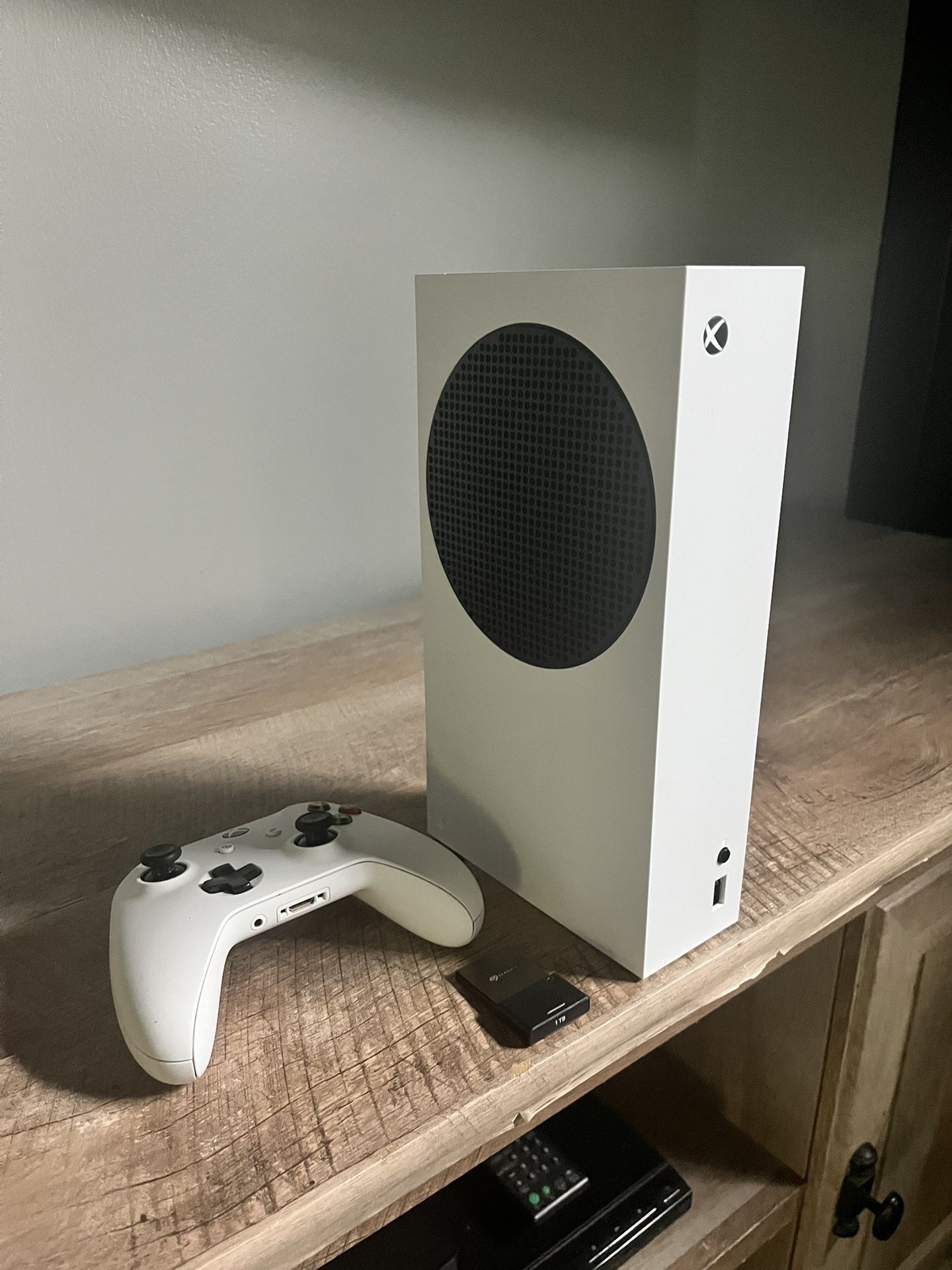 Xbox Series S 512GB + Seagate 1TB Storage Expansion Card + Controller + All Cords – New Condition!