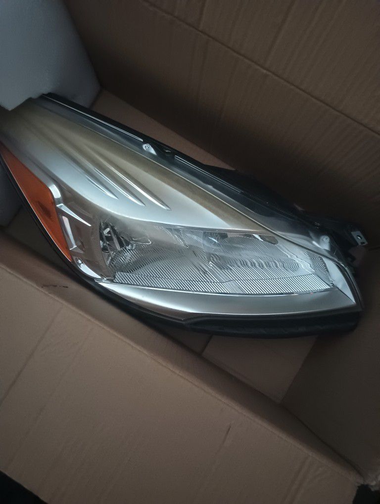 Passenger Side Headlight 2013-2019 Ford Escape