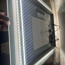 💡 LED Vanity Mirror – Anti-Fog + Dimmable Color Temp (Minor Corner Damage)