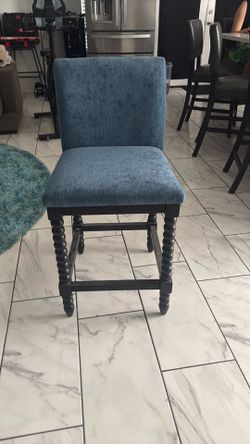 1 Counter Stool