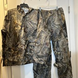 Waterproof Camo Real Tree Hardwoods Hunting Suit Size Men’s M/L Pants & Jacket 