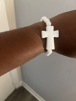 White Cross Beaded Stretch Bracelet – Faith Inspired Christian Jewelry
