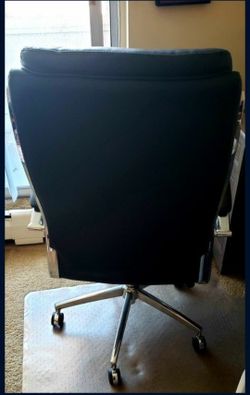 Realspace modern comfort chair verismo clearance