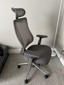 Like New - COLAMY Ergonomic Mesh Executive Office Chair + Box
