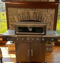 Outdoor gas grill