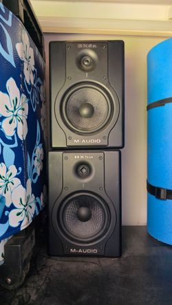 BX5a  M-audio professional studio speakers