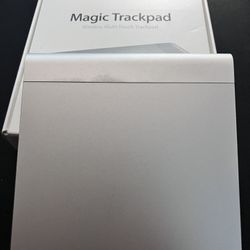 APPLE MAGIC TRACKPAD ( WORKS PERFECTLY )