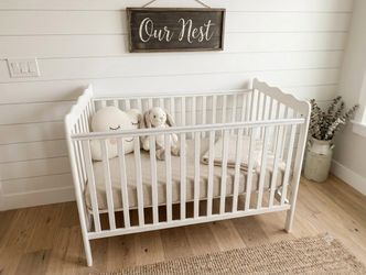 Convertible 2-in-1 baby crib to daybed bundle (mattress & rail cover included)