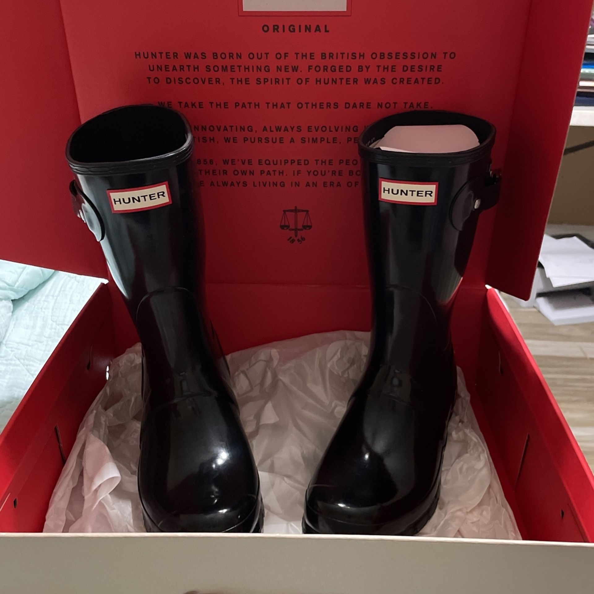 New  Original Short Gloss Hunter Boots  Size 8 