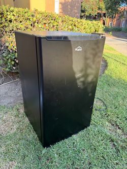 Walsh Black Mini Fridge – Works Great
