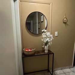 Entry Table / Mirror