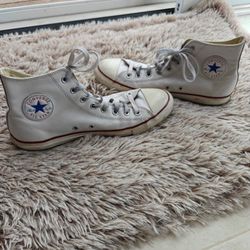 Chuck Taylor All Star Leather Unisex High Top Shoe M10/W12 132169C