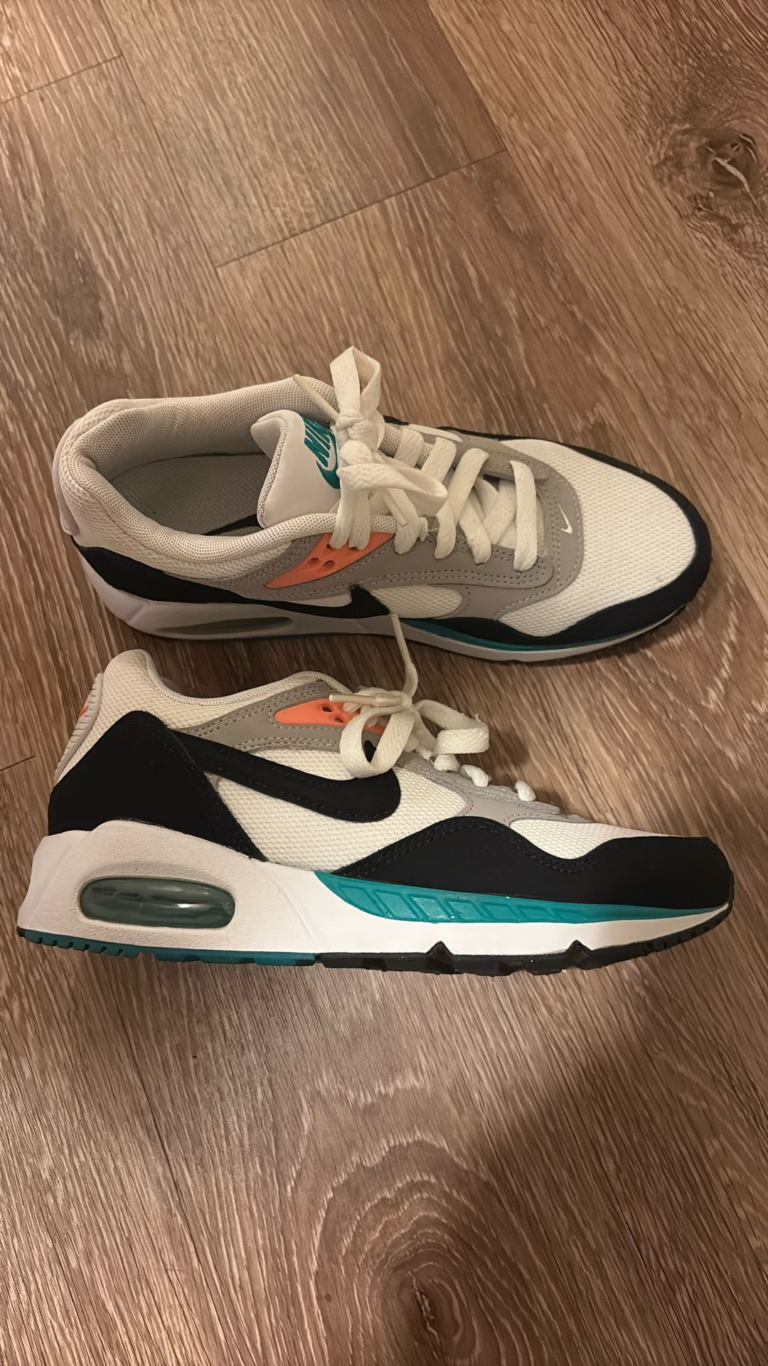 Women’s Nike Air Max Correlate Size 6