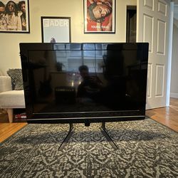 Used 40inch Tv With Stand And Remote