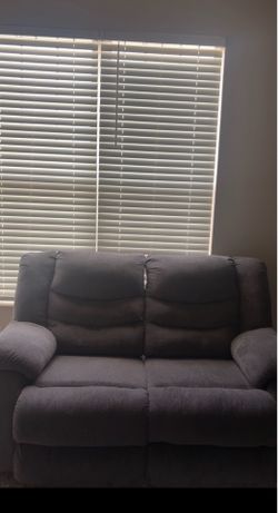 🔥 Moving Sale! Gray Reclining Loveseat – Excellent Condition