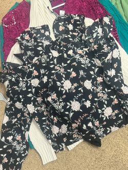 5 Ladies Tops Size Medium. Thrift Sale!