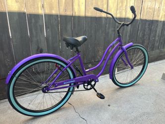 Women’s beach cruiser bike